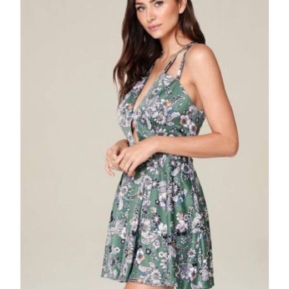 Bebe Criss Cross Back Flares Floral Dress 0 - Picture 3 of 9